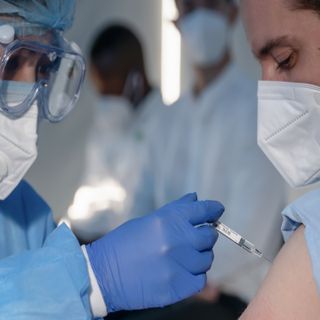 Regione Lombardia: «Pronti a partire con la terza dose»