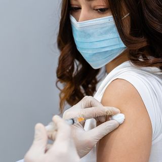 Vaccino agli under 60 non fragili: ipotesi 6 maggio per l'apertura delle prenotazioni