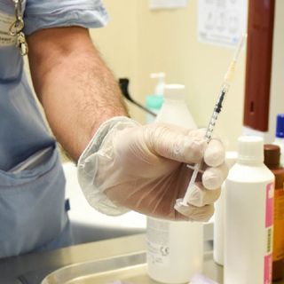 La Regione lancia l'appello alle donne in gravidanza: «Vaccinatevi, così proteggete voi stesse e vostro figlio»