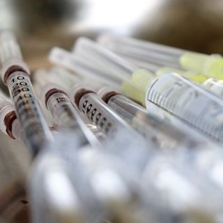 Vaccino Covid: seconda dose ai lombardi in vacanza in Liguria, c'è l'accordo