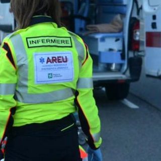 Perde il controllo dell'auto e si schianta contro un cancello: grave un uomo di 69 anni
