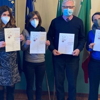 Michela Chiolle, Alessandra Di Modica e Lia Silanos con l'assessore all'Inclusione Sociale, Osvaldo Attolini