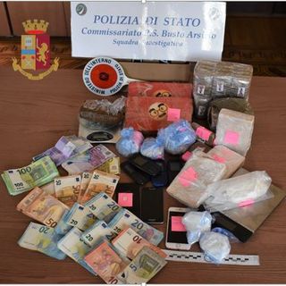 Smantellata dalla polizia una centrale dello spaccio nei boschi di Lonate Pozzolo