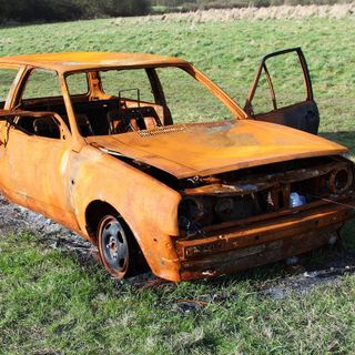 Rimozione e demolizione di veicoli abbandonati, distrutti, bruciati: il Comune di Legnano vuole procedere anche sulle aree private Rimozione e demolizione di veicoli abbandonati, distrutti, bruciati: il Comune di Legnano vuole procedere anche sulle aree private