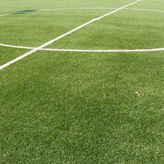 Via dell’Amicizia, consegnati i lavori per il campo di calcio a 11
