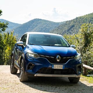 Renault Captur Hybrid: la gamma elettrica e ibrida è a disposizione negli store