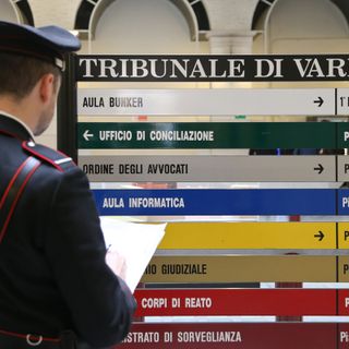 La torcia era in realtà uno storditore elettrico: quarantenne assolto