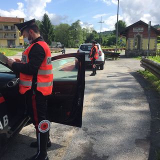 Esibizionista mostrava le parti intime davanti alle donne che facevano la spesa, scoperto dai carabinieri