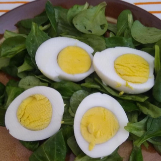 Insalata e ciapi nella foto cortesemente tratta dalla pagina Facebook di Emma Bocci, grande cultrice delle tradizioni bustocche