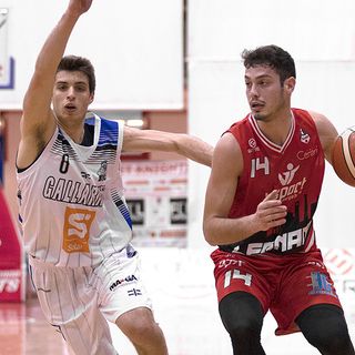 Una fase del derby tra Legnano e Gallarate