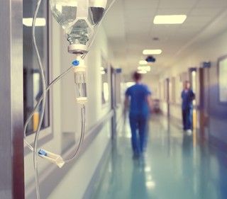 Lombardia: gli ospedali amplieranno i posti letto Covid