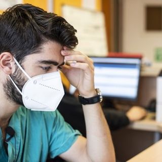 Mascherine sui luoghi di lavoro: verso la proroga dell’obbligo fino a metà giugno