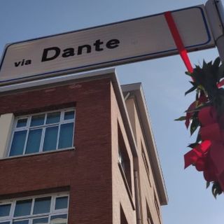 Busto, una corona di alloro in via Dante. «Usciremo dall’inferno della pandemia»