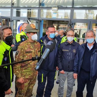 La visita del generale Figliuolo, che ha fatto i complimenti a Busto