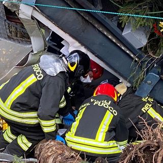 Tragedia al Mottarone: restano gravi le condizioni del bimbo sopravvissuto. La zia: «Ha perso tutti»