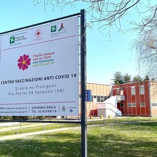 Saronno, malore all’hub vaccinale: giovane sviene e si ferisce cadendo. Arriva l’ambulanza