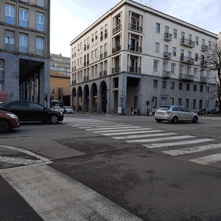 Agesp rimette a lucido i portici di Busto