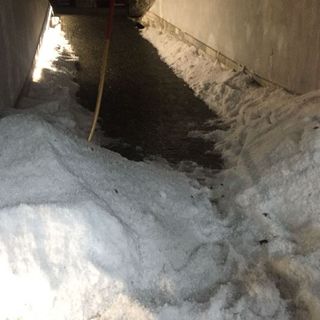 Pioggia e grandine: strade allagate