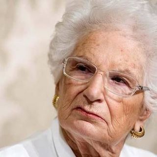 Da Anpi e associazioni un fiore per Liliana Segre