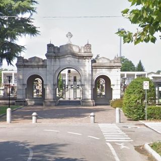 Furti al cimitero di Olgiate, appello del sindaco: «Mettete in guardia gli anziani»