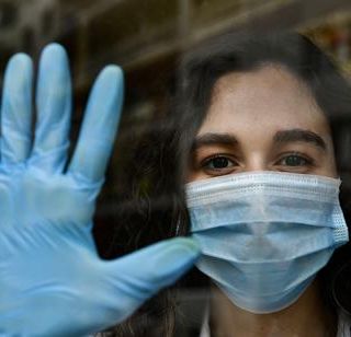 Covid, Ats Insubria avverte: «Contagi raddoppiati in una settimana». Nessun ricovero tra chi ha completato il vaccino