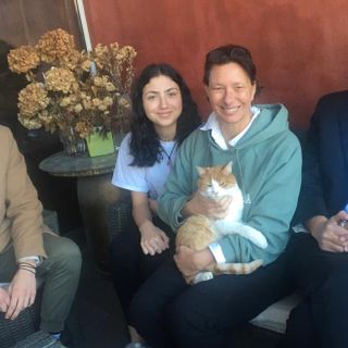 Da sinistra Pietro, Licia, Giovanna e Gianni Ripoli con Sky, da tutti i fans del Melograno chiamato &quot;Melogatto&quot;
