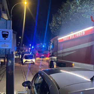 Varese, fiamme e fumo in via Adamoli: quattordici famiglie evacuate