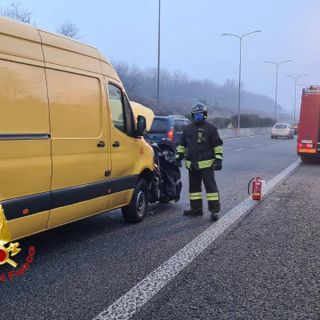 Motociclista ferito sulla 336, a Busto scontro tra due auto: soccorso anche un bimbo