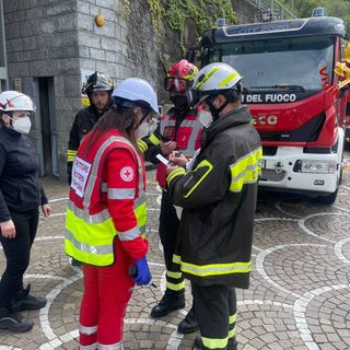FOTO. Maxi esercitazione di Croce Rossa e vigili del fuoco a Maccagno: in campo 260 soccorritori da tutto il Varesotto