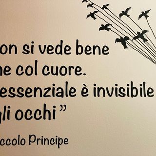 I disegni dei bambini si colorano di blu per la settimana di sensibilizzazione sull'autismo