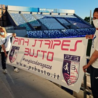 Lo striscione delle Pink Stripes di Busto Arsizio al Mapei Stadium
