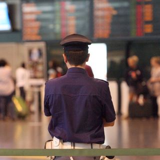 Pakistano arrestato a Malpensa, è accusato di violenza sessuale pluriaggravata