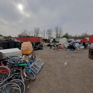 I carabinieri scoprono un deposito abusivo di rifiuti nel Parco del Ticino