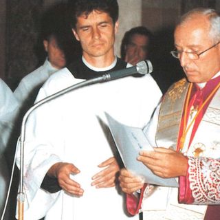 Monignor Livetti con don Isidoro. Il 7 giugno don Lolo avrebbe compiuto gli anni (foto da donisidoro.it)