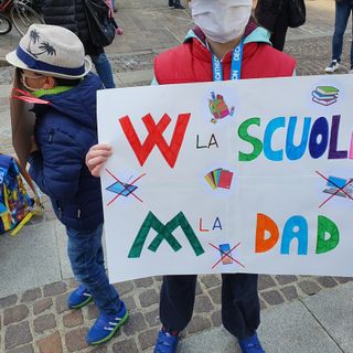 Una protesta contro la didattica a distanza