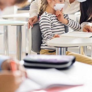 In provincia di Varese calano i contagi ma non a scuola: in quarantena oltre 1.100 classi e 7.500 alunni