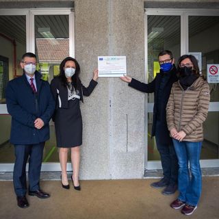 I fondi europei consegnano nuovi arredi per le scuole di Gallarate