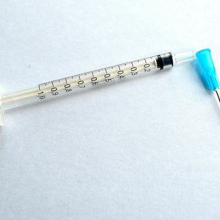 Caso AstraZeneca, sospese le vaccinazioni in programma a Lonate Pozzolo e Saronno