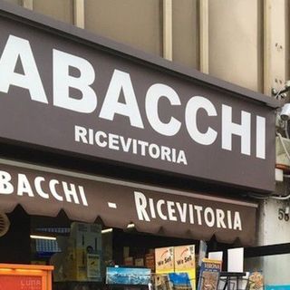 La vittoria dei tabaccai: «Niente obbligo di controllo green pass ma solo verifiche a campione»