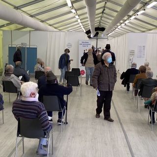 AstraZeneca "consigliato" agli over 60? Ecco cosa succede per le vaccinazioni in provincia di Varese