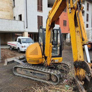 Pulizia e messa in sicurezza: dopo l’omicidio iniziano i lavori in vicolo Landriani. Sopralluogo del sindaco