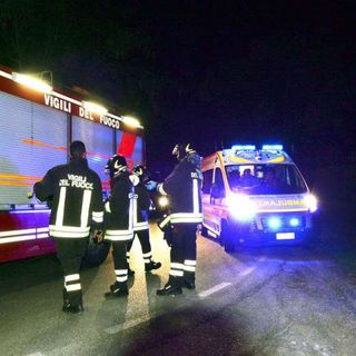 Ragazza trovata nuda e in stato confusionale nel bosco: mistero nel Comasco