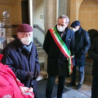 Busto omaggia le vittime dell’Olocausto. La toccante testimonianza del deportato Vincenzo Aquilina