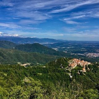 Caruso: «Il Campo dei Fiori è un altare verde affacciato su Varese. Sostenerlo significa dare valore alla Lombardia che crede nei territori e nella bellezza»