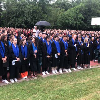 VIDEO E FOTO. L’Ite Tosi come un college americano per il diploma day: «Non smettete di essere curiosi»