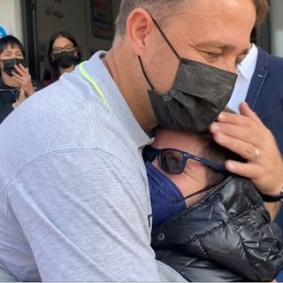 L'abbraccio di Javorcic e Danielino: uno dei momenti più emozionanti al Pro Patria Museum