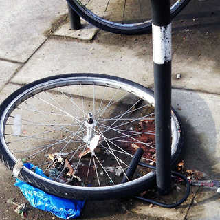 Lasciava a piedi gli studenti pendolari della stazione: bloccato ladro di bici
