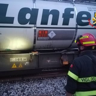 VIDEO. Intervento concluso alla galleria di Laveno, rimosso il treno: avanti con il ripristino della tratta