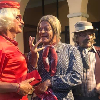 Mabilia, Teresa, Giovanni e sotto in posa con il sindaco Poliseno