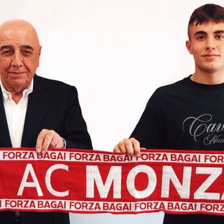 Leonardo Colombo, classe 2005, con Adriano Galliani nella foto ufficiale del Monza